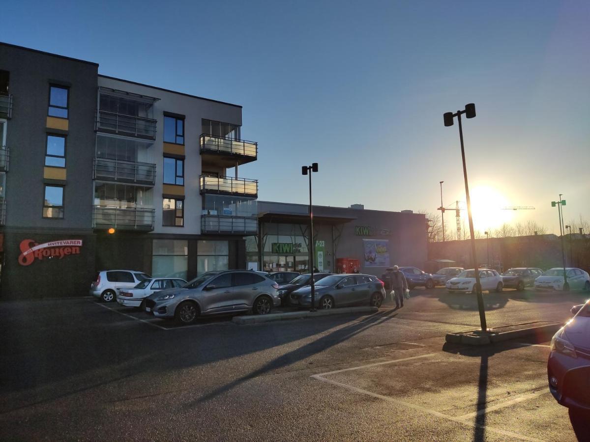 Renovated Semi- Basement 2 Bedrooms Furnished Apartment - Close To Everything In Moss Exteriér fotografie