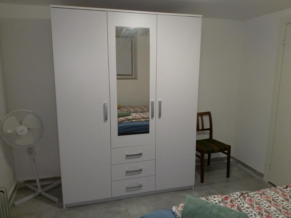 Renovated Semi- Basement 2 Bedrooms Furnished Apartment - Close To Everything In Moss Exteriér fotografie