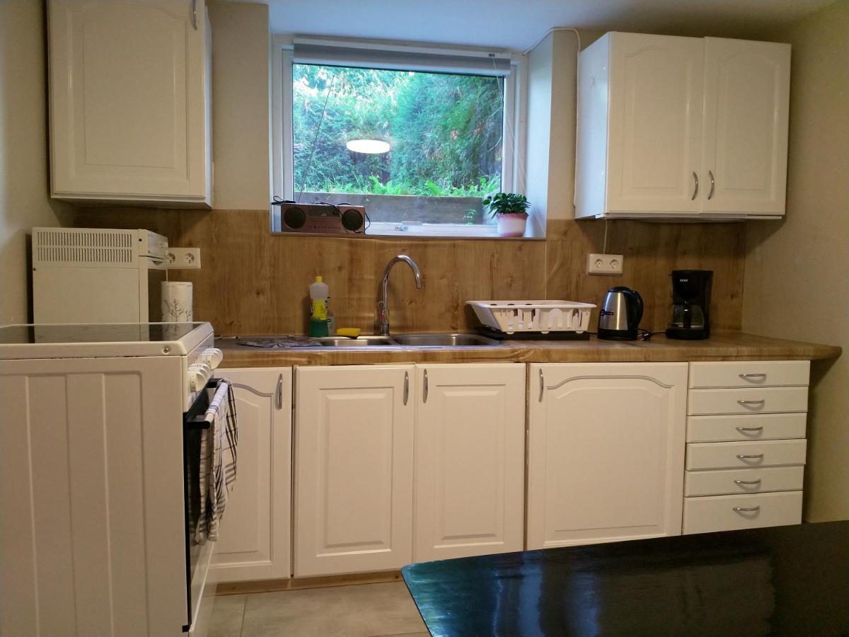 Renovated Semi- Basement 2 Bedrooms Furnished Apartment - Close To Everything In Moss Exteriér fotografie