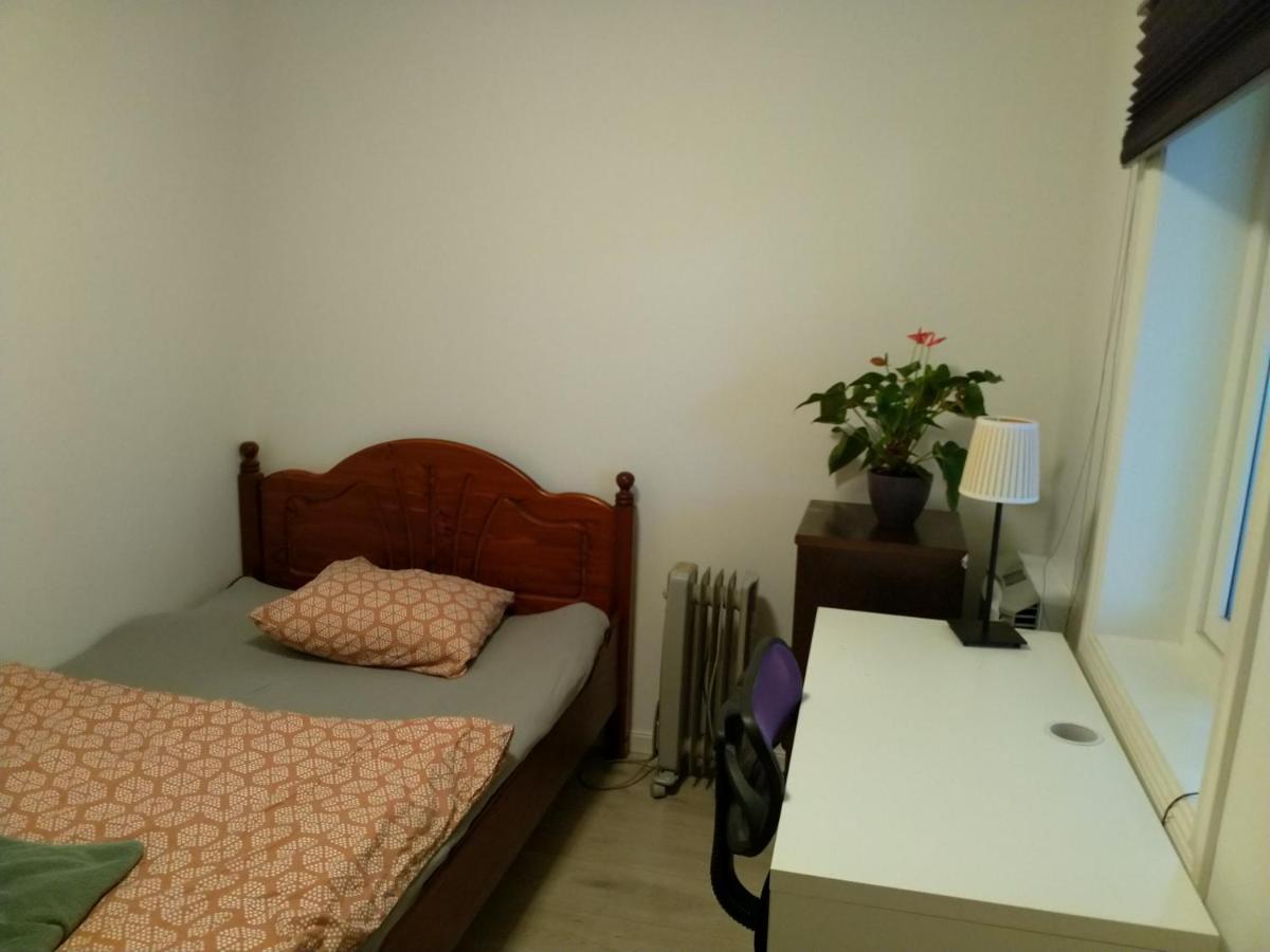 Renovated Semi- Basement 2 Bedrooms Furnished Apartment - Close To Everything In Moss Exteriér fotografie