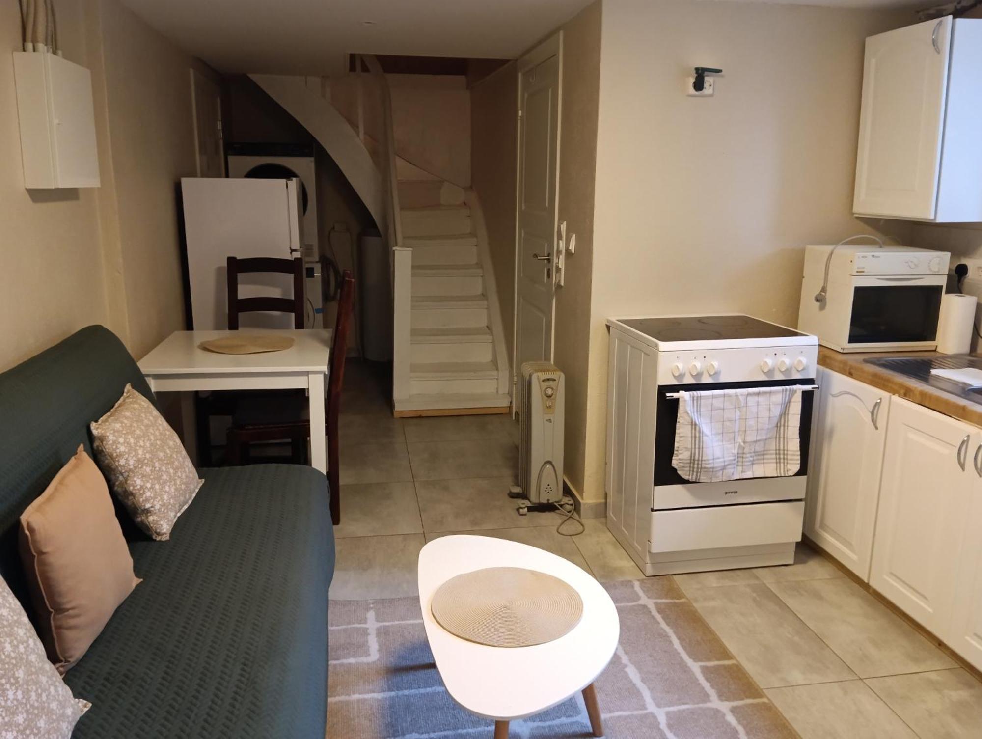 Renovated Semi- Basement 2 Bedrooms Furnished Apartment - Close To Everything In Moss Exteriér fotografie