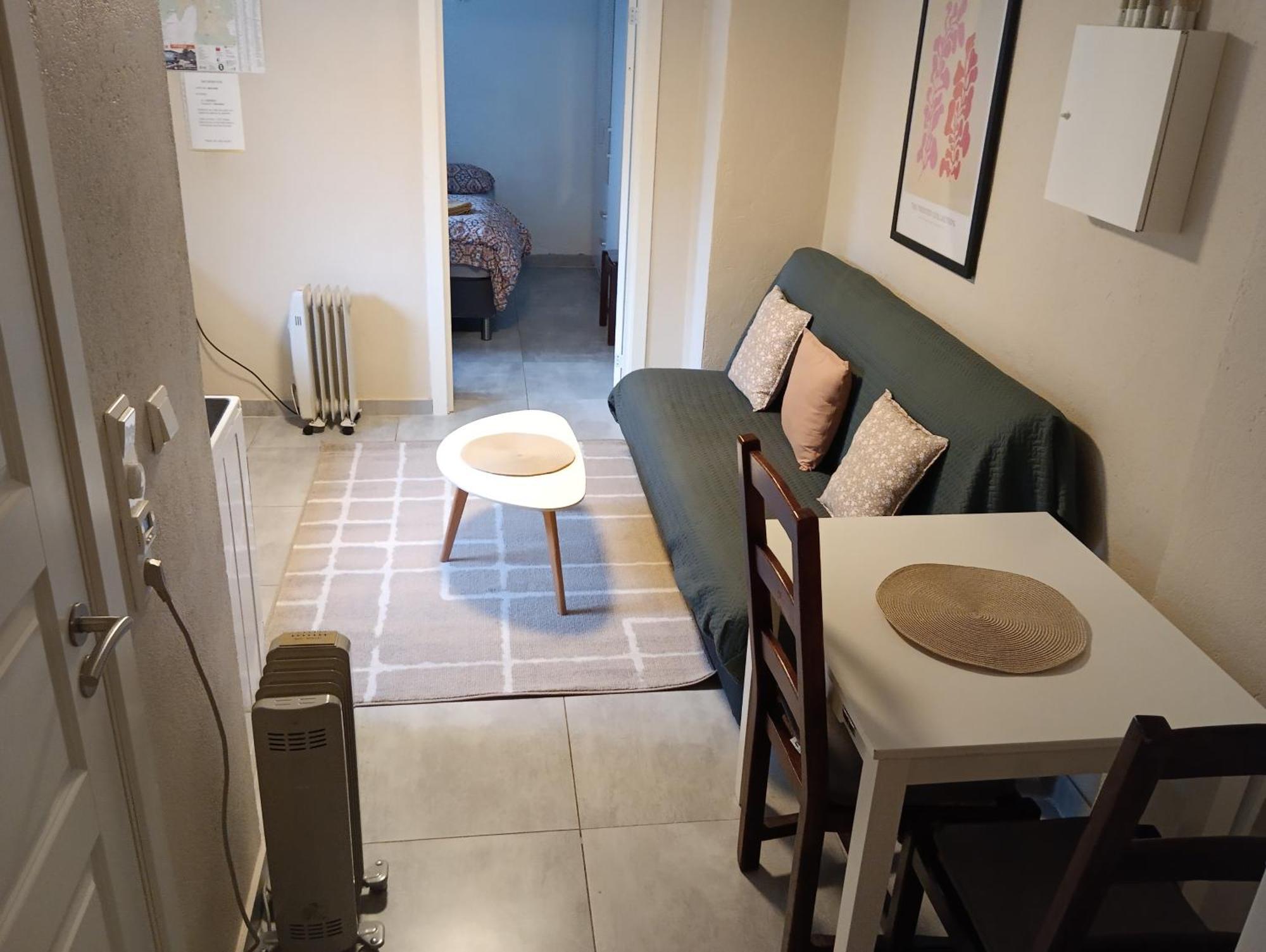 Renovated Semi- Basement 2 Bedrooms Furnished Apartment - Close To Everything In Moss Exteriér fotografie